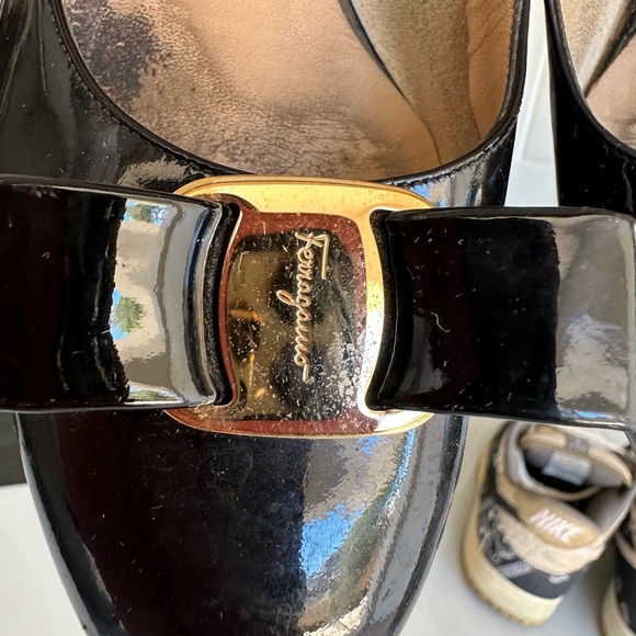 Salvatore Ferragamo Black Patent Leather Vara Pump - Picture 2 of 16